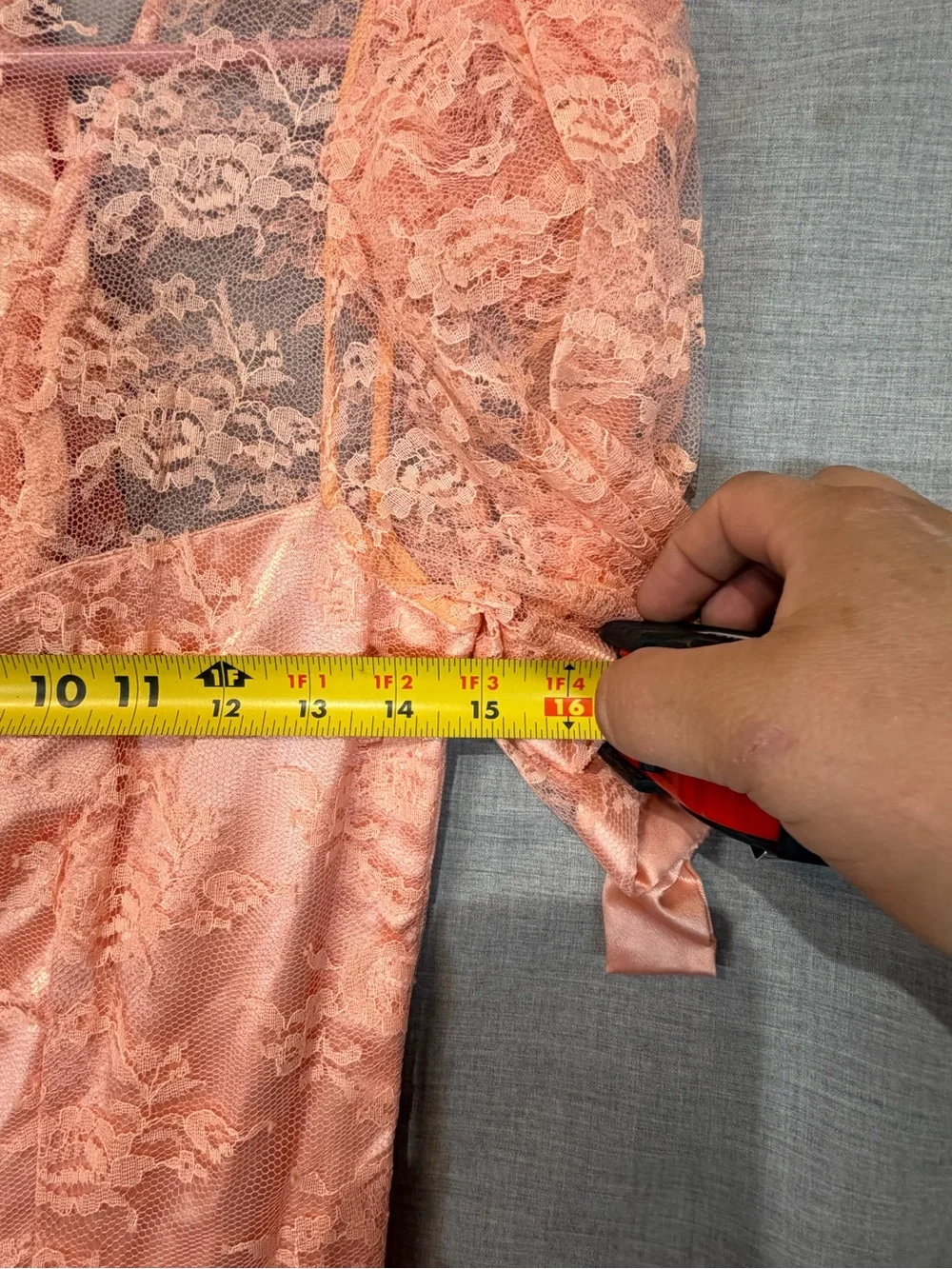 1980 Peach Lace Party Dress with Puff Sleeves - Picture 3 of 3
